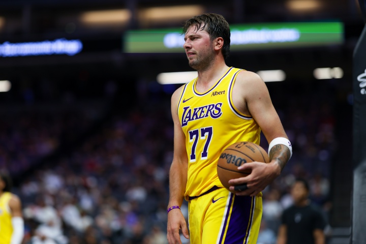 MacMahon:湖人若拿下50胜 东契奇打出场均30+三双数据 就能拿MVP MacMahon:湖人若拿下50胜 东契奇打出场均30+三双数据 就能拿MVP
